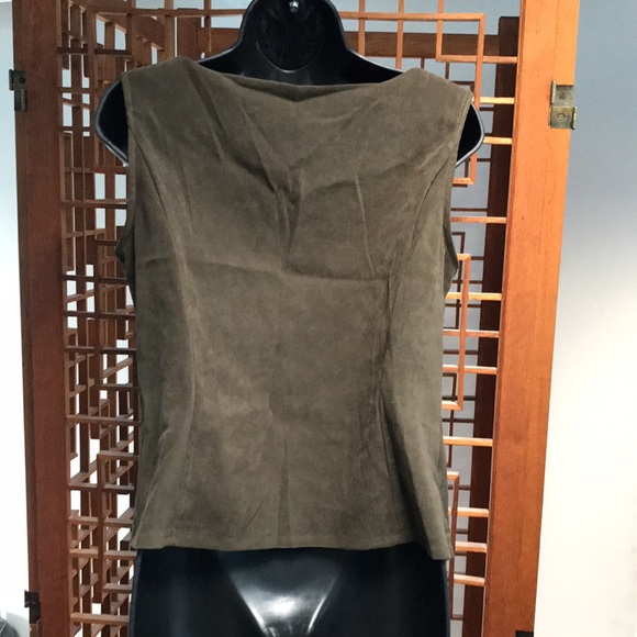 Sag Harbor army green shell/jacket with lighter green flower details. Size 10 - Picture 7 of 10